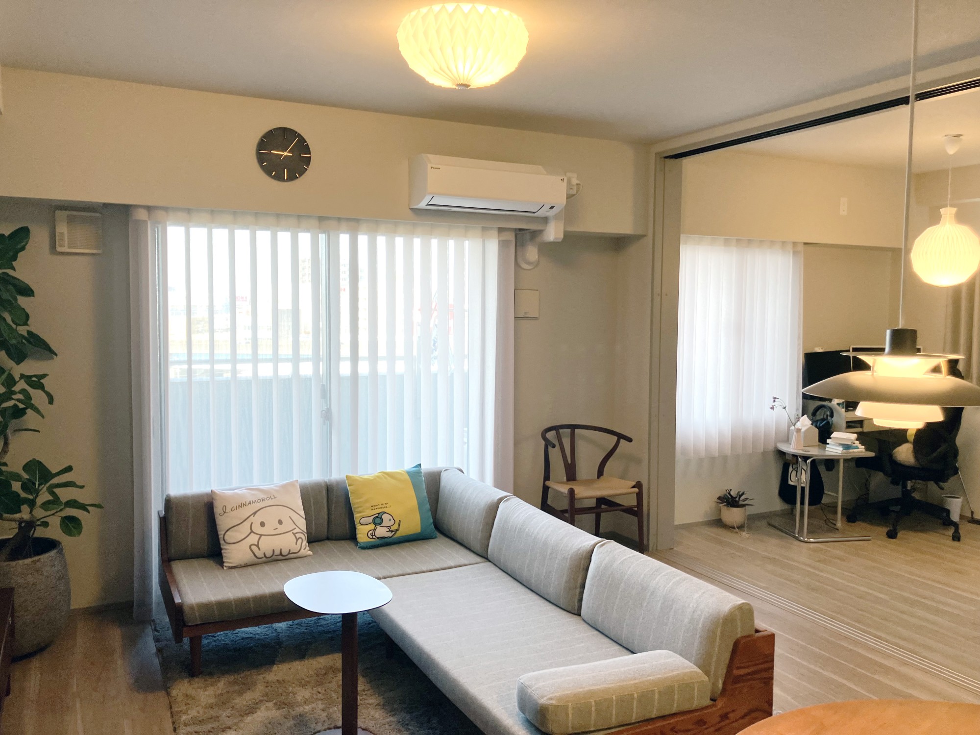 グレージュの内装とスマートドレープシェード